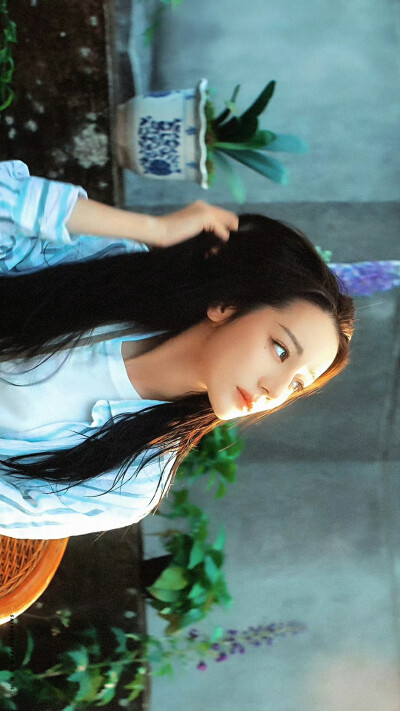 - 迪丽热巴 / 聂九罗 。