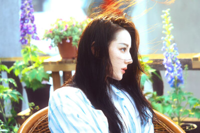 - 迪丽热巴 / 聂九罗 。