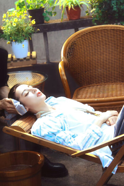 - 迪丽热巴 / 聂九罗 。