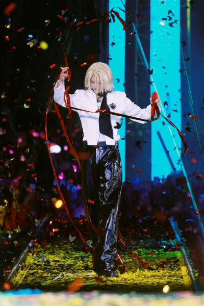 代表幸福的成语是“晨宇”
夜色中的旅程延展开来，如同起伏的韵律。
偶尔的徘徊亦是成长的刻度，每一份真挚的表达都直面内心，每一次突破都迎来更勇敢的自我。
我们如同追寻着内心的向导，最终在歌声的交汇处，发…