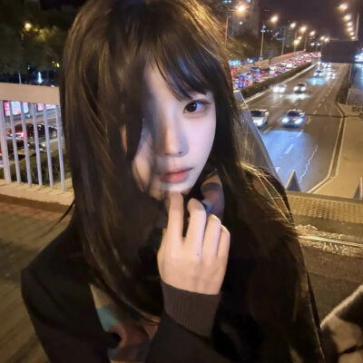 想通以后 我需要的或许不是爱 我需要一个永远不离开的人 让我累的时候有个依靠 懂我的难过 心疼我的过往 读懂我的隐喻 生活本来就累 可如果有个不离开的人在我身边 我就没那么累 回头看时 也一直在我身后 我总是莫名…