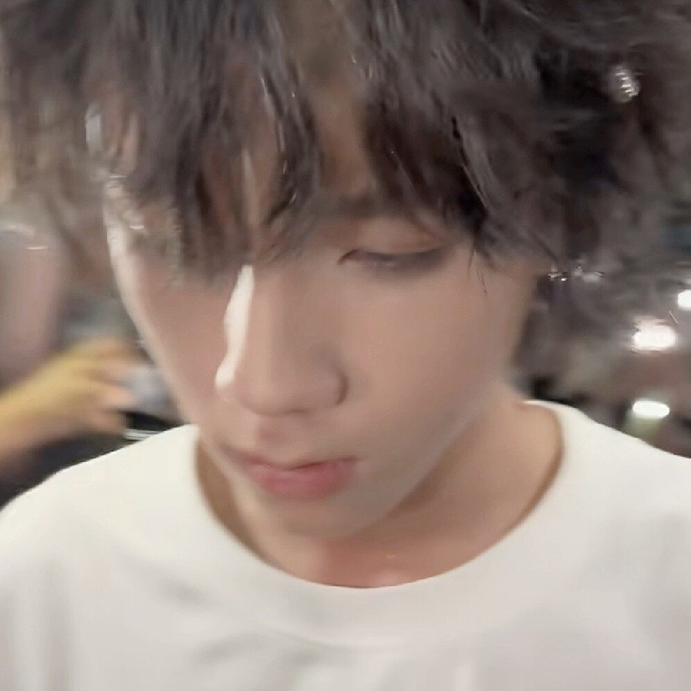 天真地以为这一切都无所谓