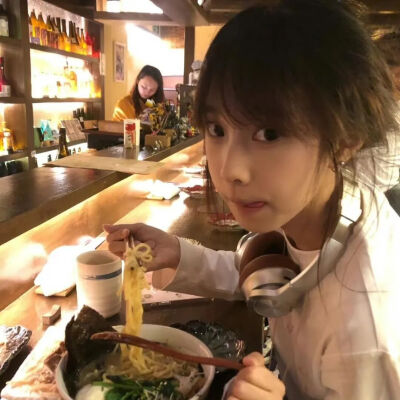 想通以后 我需要的或许不是爱 我需要一个永远不离开的人 让我累的时候有个依靠 懂我的难过 心疼我的过往 读懂我的隐喻 生活本来就累 可如果有个不离开的人在我身边 我就没那么累 回头看时 也一直在我身后 我总是莫名…