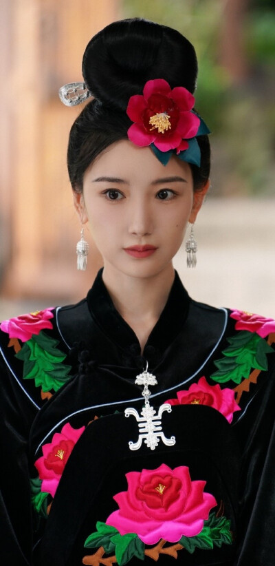 毛晓彤《乌蒙深处》衮月亮