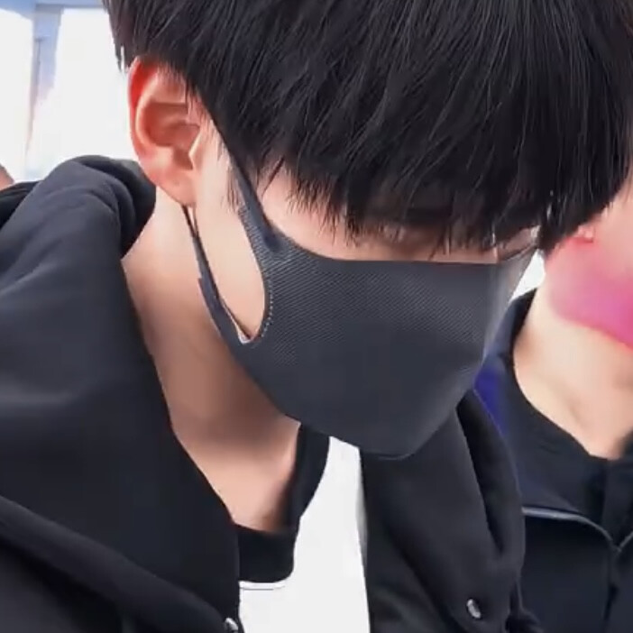 怪帅的嘞小伙子