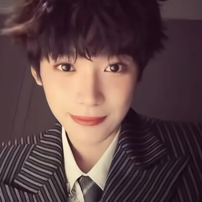 她一定比我成熟