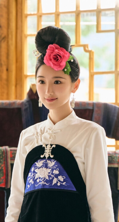 毛晓彤《乌蒙深处》衮月亮