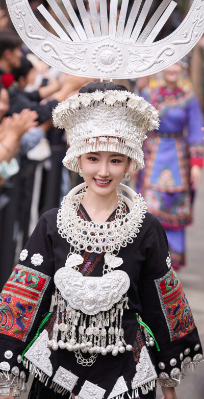 毛晓彤《乌蒙深处》衮月亮