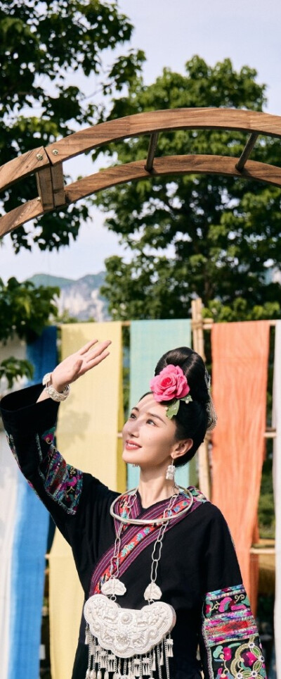 毛晓彤《乌蒙深处》衮月亮