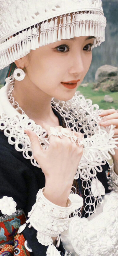 毛晓彤《乌蒙深处》衮月亮