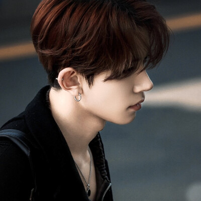 Everly 吻是爱的载体