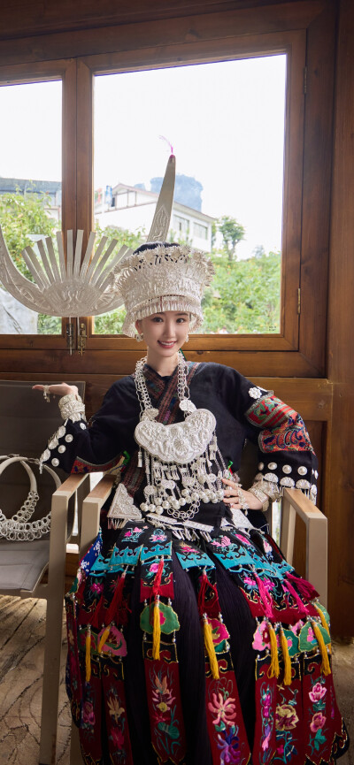 毛晓彤《乌蒙深处》衮月亮