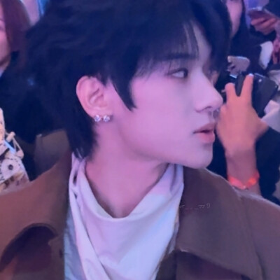 眼泪是否比羽毛轻