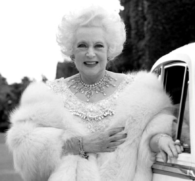 芭芭拉·卡特兰女爵士