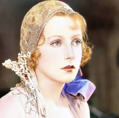 草莓金发版葛丽泰·嘉宝