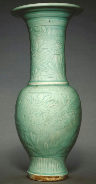 元代 龙泉窑青瓷刻花牡丹纹瓶吉美国立亚洲艺术博物馆藏