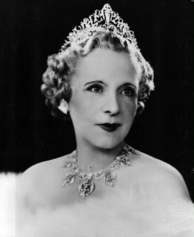 芭芭拉·卡特兰女爵士