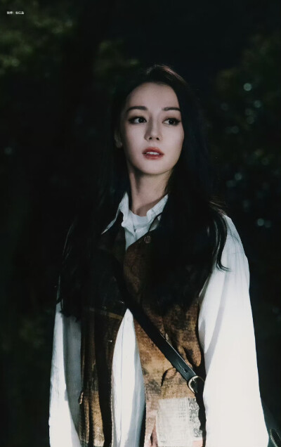 - 迪丽热巴 / 聂九罗 。