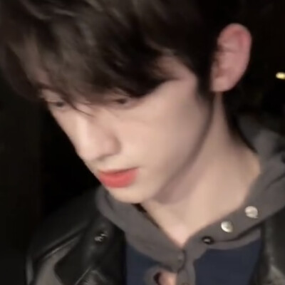 用你深蓝色的臂弯