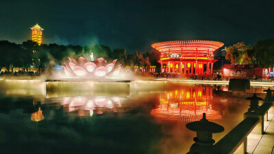 不同位置拍摄的惠丰湖入口门楼及莲花台