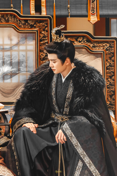 任嘉伦《凤凰台上》