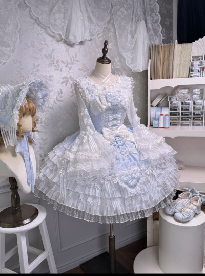 这个蓝白真的太好看了吧，这个官配的内搭真的绝啦
#lo #lo安利 #洛丽塔 