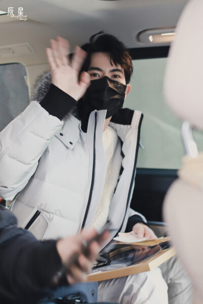 于朦胧，行走的衣架