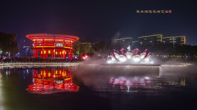 不同位置拍摄的惠丰湖入口门楼及莲花台