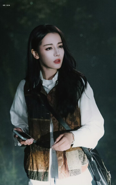 - 迪丽热巴 / 聂九罗 。