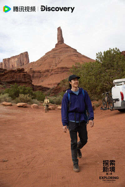 YIBO-OFFICIAL：
#王一博探索新境2幕后花絮#
旅途是一场完整的呼吸。心跳体验是深深的吐纳，闲适平静是缓缓的吸入。向外走，是为了更好地向内看。@UNIQ-王一博
腾讯视频#探索新境# 第二季正在播出。#王一博挑战高…