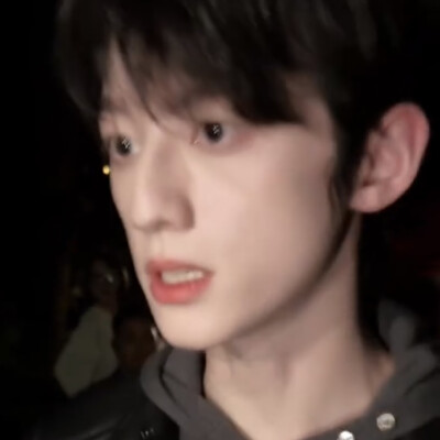 用你深蓝色的臂弯