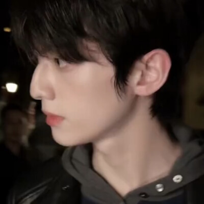 用你深蓝色的臂弯