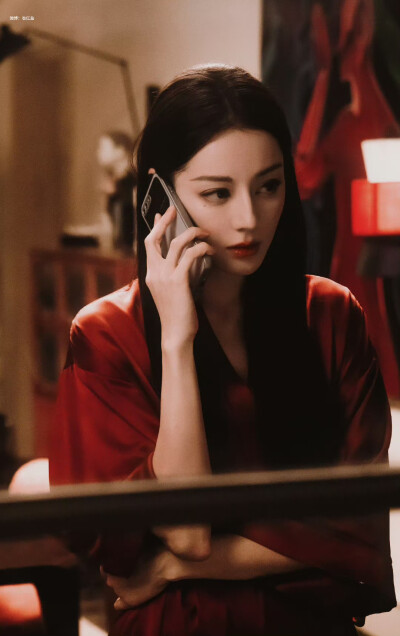 - 迪丽热巴 / 聂九罗 。