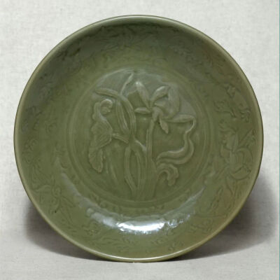 元代 龙泉窑青瓷印莲花大盘吉美国立亚洲艺术博物馆藏