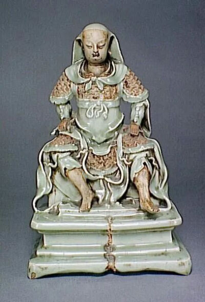 明代 龙泉窑青釉褐胎天将人物坐像吉美国立亚洲艺术博物馆藏
