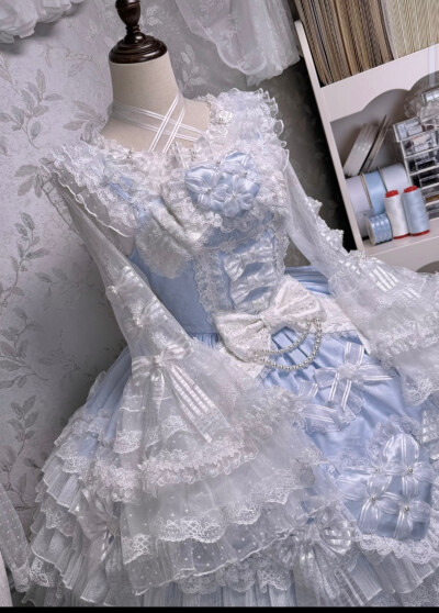 这个蓝白真的太好看了吧，这个官配的内搭真的绝啦
#lo #lo安利 #洛丽塔 