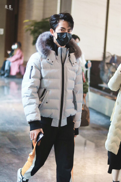 于朦胧，行走的衣架