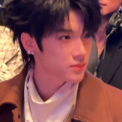 眼泪是否比羽毛轻