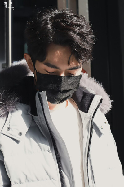 于朦胧，行走的衣架