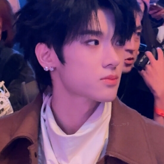 眼泪是否比羽毛轻