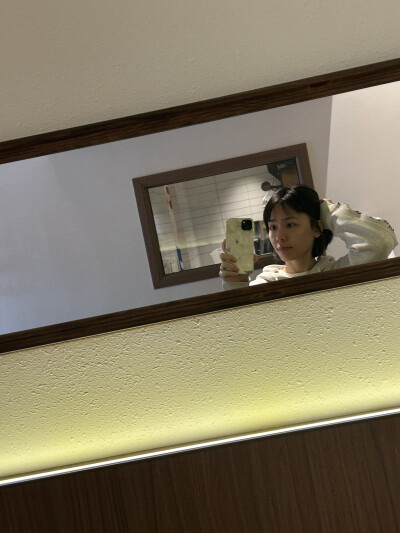 咖啡店里
有人问经营之道
有人拍人生照片