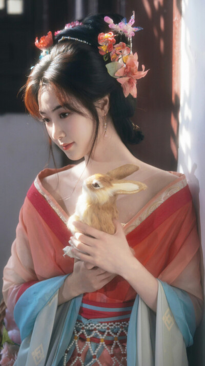 春色无多 开到蔷薇 落尽梨花.