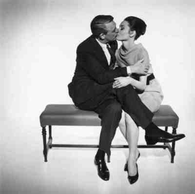 《谜中谜》，加里·格兰特与奥黛丽·赫本。 ​