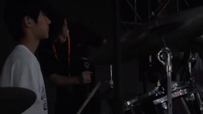 你还是住在我的回忆里不出来