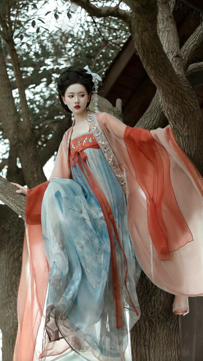 微微风簇浪 散作满河星.