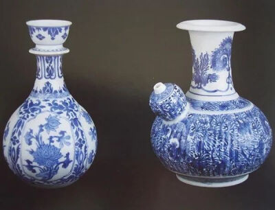 ▲ [清康熙] 外销青花军持（左单口，右双口）