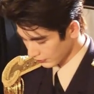 要分离 我眼泪就掉下去