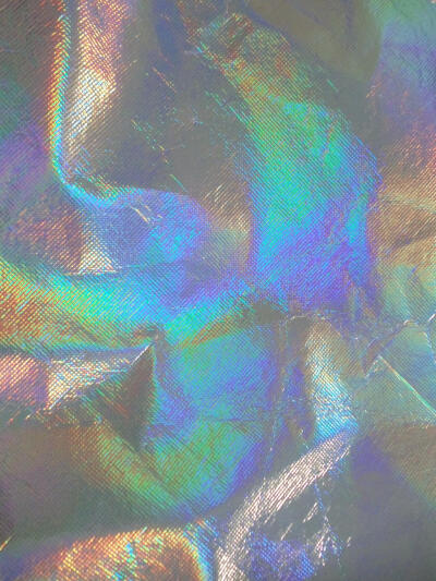 Pukecore是Medicalcore一种子类型，这种美学是由 tumblr 用户 pukecore 创造的。
虽然它由许多不同的主题组成，但整体美学仍然很容易识别，通常有彩虹色、闪光、宝石、闪粉、闪片等组成元素。
Pukecore 旨在唤起…