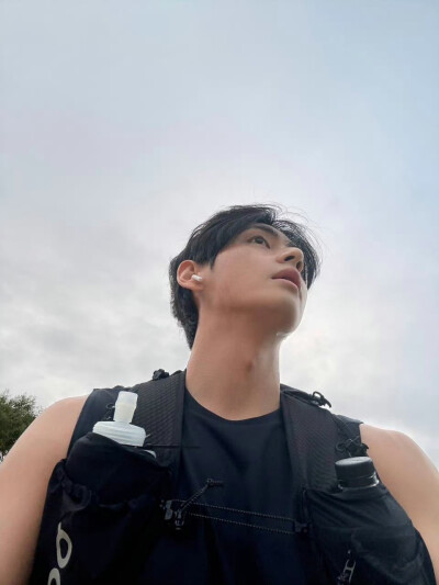 251128
金泰亨更新ins