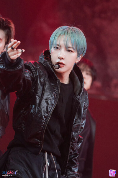 黄仁俊 直拍封面